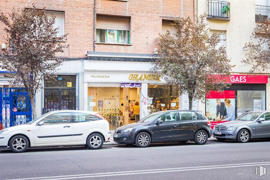 Local en alquiler en Calle López de Hoyos, 105, Chamartín, Madrid, 28002 con coche, neumático, rueda, luz de estacionamiento, vehículo terrestre, vehículo, planta, ventana, iluminación del automóvil y edificio alrededor