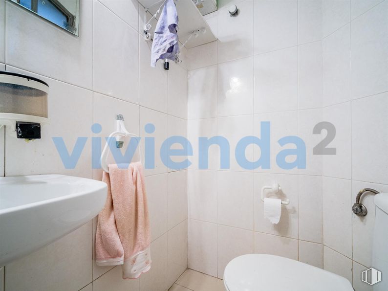 Local en venta en Calle Espronceda, Chamberí, Madrid, 28003 con fregadero, toalla, inodoro, propiedad, accesorios de fontanería, cuarto de baño, producto, morado, arquitectura y interiorismo alrededor