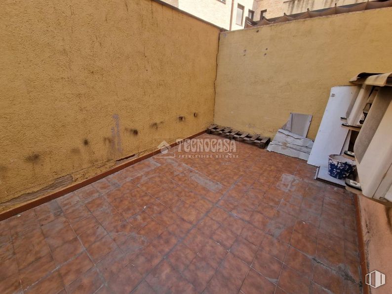 Local en alquiler en Zona Centro, Pinto, Madrid, 28320 con madera, suelo, suelos, ladrillo, edificio, albañilería, material compuesto, gas, material de construcción y beige alrededor