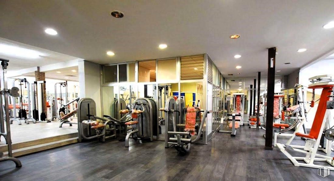 Local en venta en Calle San Joaquín, Fuenlabrada, Madrid, 28943 con crossfit, máquina de ejercicios, gimnasio, suelo, suelos, diseño automovilístico, ejercicio, ocio, forma física y madera alrededor