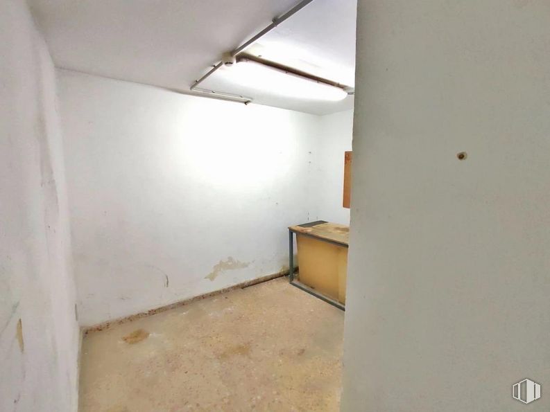 Industrial for sale at Polígono industrial, Arganda del Rey, Madrid, 28500 with wall, flooring, floor, ceiling, room, plaster, plywood, basement and stain around