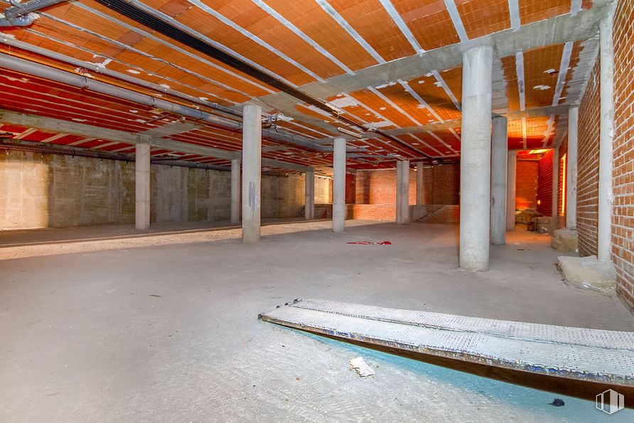 Retail for sale & for rent at Calle Santa Bárbara, Torrelaguna, Madrid, 28180 with wood, flooring, floor, beam, hall, composite material, real estate, ceiling, building material and concrete around