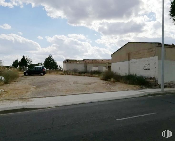 Suelo en venta en Avenida Europa, Toledo, 45003 con nube, cielo, planta, edificio, superficie de la carretera, árbol, asfalto, coche, vehículo y hierba alrededor