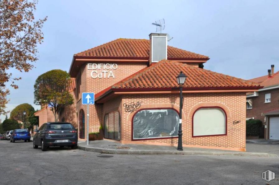 Local en alquiler en Calle Peñuelas, Daganzo de Arriba, Madrid, 28814 con coche, edificio, ventana, cielo, neumático, placa de matrícula del vehículo, rueda, planta, vehículo y luz de estacionamiento automotriz alrededor