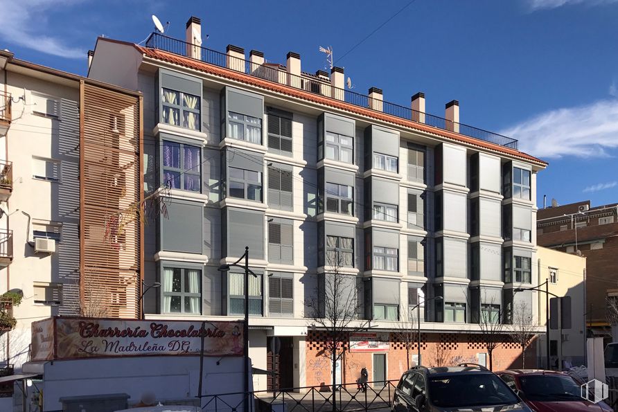 Local en venta en Carretera Loeches, Arganda del Rey, Madrid, 28500 con coche, edificio, cielo, vehículo terrestre, propiedad, ventana, nube, neumático, condominio y diseño urbano alrededor