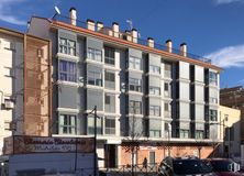 Local en venta en Carretera Loeches, Arganda del Rey, Madrid, 28500 con coche, edificio, cielo, vehículo terrestre, propiedad, ventana, nube, neumático, condominio y diseño urbano alrededor