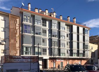 Local en venta en Carretera Loeches, Arganda del Rey, Madrid, 28500 con coche, edificio, cielo, vehículo terrestre, propiedad, ventana, nube, neumático, condominio y diseño urbano alrededor