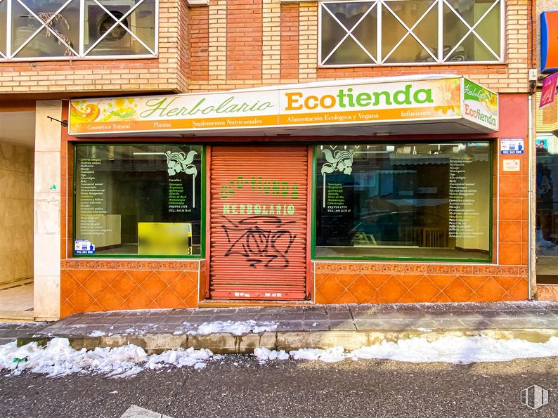 Retail for sale at Zona centro, Azuqueca de Henares, Guadalajara, 19200 with window, building, door, fixture, font, facade, brick, house, awning and signage around