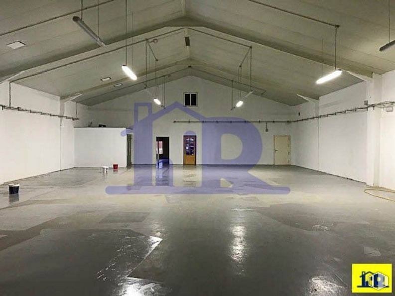 Industrial for sale at Polígono Cerrajera, Cuenca, 16003 with hall, floor, flooring, building, symmetry, ceiling, concrete, space, art and parking around