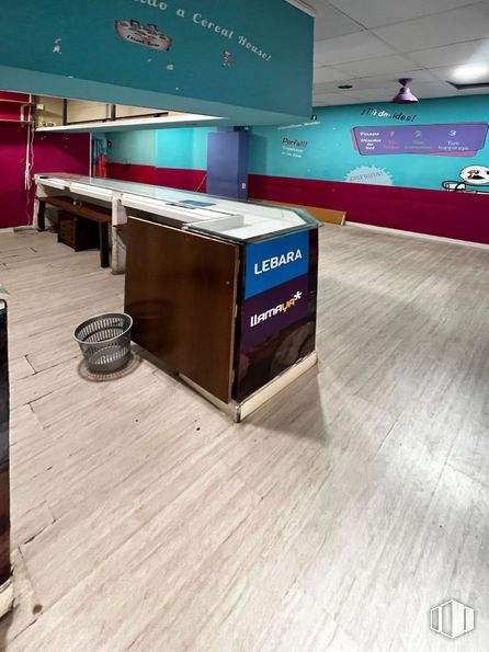 Retail for sale & for rent at Zona Juzgados, Móstoles, Madrid, 28931 with interior design, wood, flooring, floor, automotive design, television, hardwood, audio equipment, table and gadget around