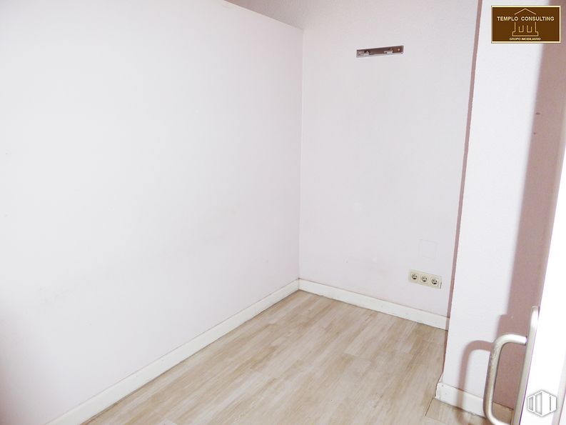 Local en alquiler en Barrio del Pilar, Fuencarral - El Pardo, Madrid, 28034 con madera, accesorio, suelos, suelo, casa, edificio, tinte para madera, madera dura, suelo laminado y pintura alrededor