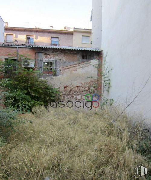 Land for sale at Calle Calnuevas, Guadalajara, 19001 with window, building, plant, land lot, sky, rural area, grass, shrub, facade and landscape around