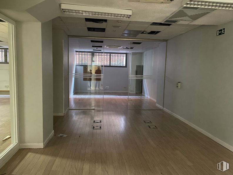 Local en alquiler en Calle Fernández de la Hoz, 46, Chamberí, Madrid, 28010 con accesorio, edificio, madera, pasillo, ventana, piso, puerta, pavimentos, suelos de baldosas y madera alrededor