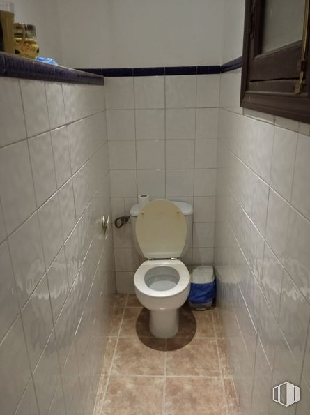 Oficina en alquiler en Calle Lope de Vega, 13, Centro, Madrid, 28014 con inodoro, asiento del baño, baño, arreglo de tubería, pared, plomería, piso, madera, accesorio de baño y cerámico alrededor