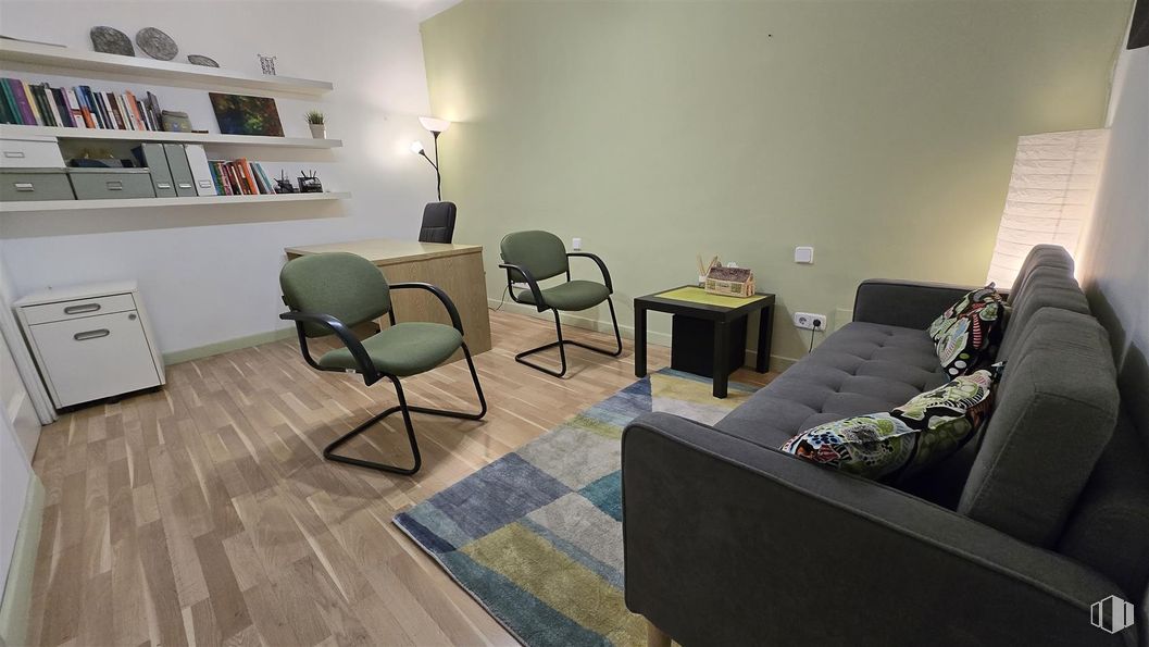 Office for rent at Calle Carranza, 3, Centro, Madrid, 28004 with chair, couch, table, furniture, flooring, floor, interior design, wall, wood and room around