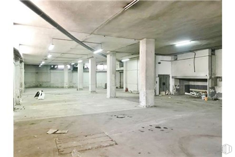 Local en alquiler y venta en Avenida Leopoldo Calvo - Sotelo Bustelo, 10, Pozuelo de Alarcón, Madrid, 28224 con accesorio, pasillo, suelo, material compuesto, techo, material de construcción, gas, hormigón, evento y vidrio alrededor