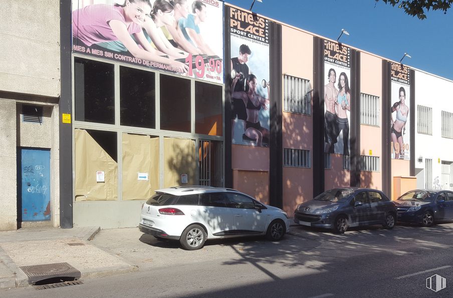 Nave en alquiler en Calle Tres de Abril, 3, Torrejón de Ardoz, Madrid, 28850 con coche, persona, neumático, rueda, vehículo, propiedad, vehículo de motor, edificio, cartelera y diseño automovilístico alrededor