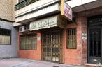 Retail for sale at Calle Jerusalén, 6, Parla, Madrid, 28980 with door, window, fixture, wood, building, facade, font, city, street and brick around