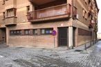 Retail for rent at Calle Mal Consejo, 3-5, Segovia, 40001 with door, window, building, property, wood, road surface, brickwork, brick, house and asphalt around