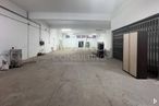 Industrial for rent at Calle Gamonal, Villa de Vallecas, Madrid, 28031 with flooring, floor, ceiling, hall, concrete, silver, building material, steel, fluorescent lamp and daylighting around