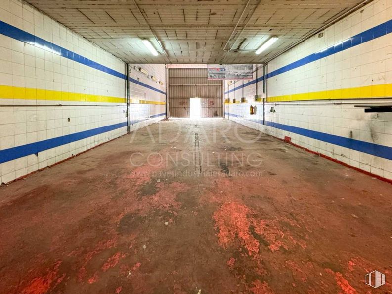 Industrial for sale at Avenida Colada de Pozuelo, Alcorcón, Madrid, 28925 with yellow, floor, flooring, composite material, concrete, paint, building material and steel around