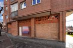 Retail for sale at Avenida Juventud, Ávila, 05003 with window, building, road surface, brickwork, wood, brick, wall, plant, building material and facade around