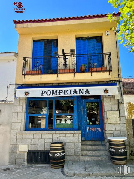 Retail for sale & for rent at Zona centro, Los Molinos, Madrid, 28460 with barrel, window, sky, building, door, azure, blue, architecture, house and neighbourhood around