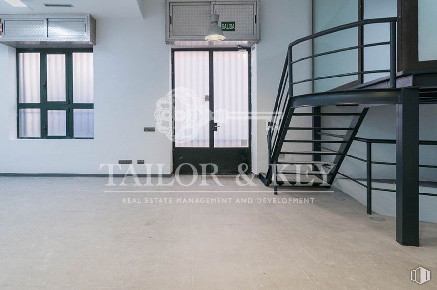 Local en venta en Zona Chueca-Justicia, Centro, Madrid, 28004 con ventana, accesorio, edificio, puerta, suelo, escaleras, pared, pasillo, madera y material compuesto alrededor