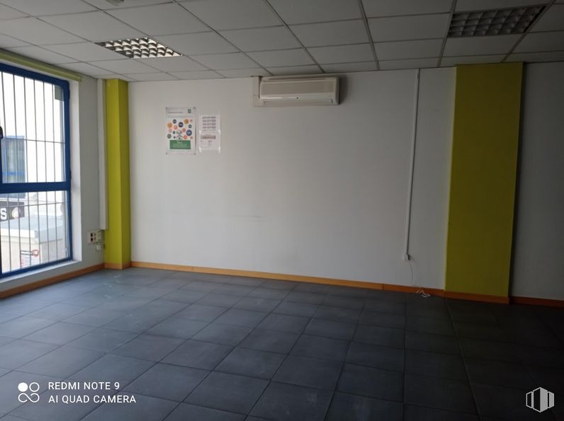 Industrial for rent at Calle Luis I, Villa de Vallecas, Madrid, 28031 with window, building, hall, flooring, floor, fixture, ceiling, house, wood and concrete around