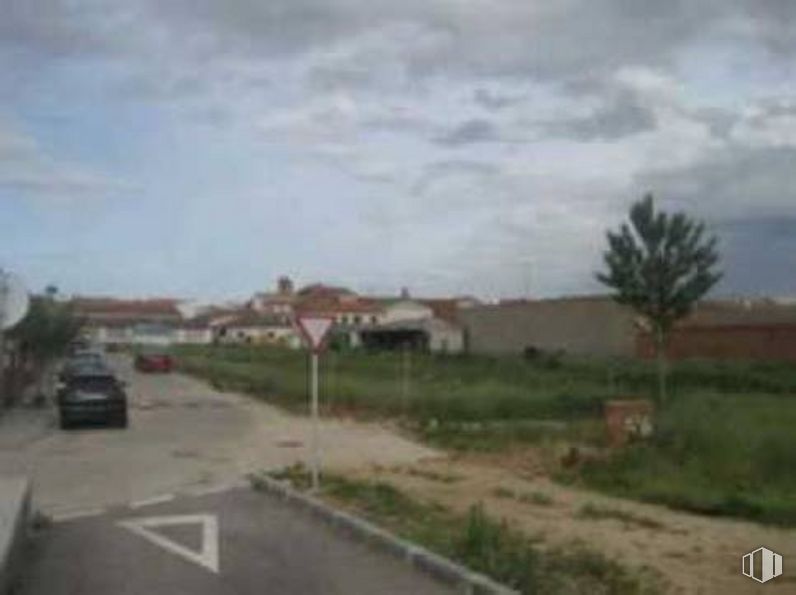 Land for sale at Carretera Alcalá - Torrejón, 23, Torrejón del Rey, Guadalajara, 28850 with car, cloud, sky, building, plant, asphalt, tree, land lot, vehicle and cumulus around