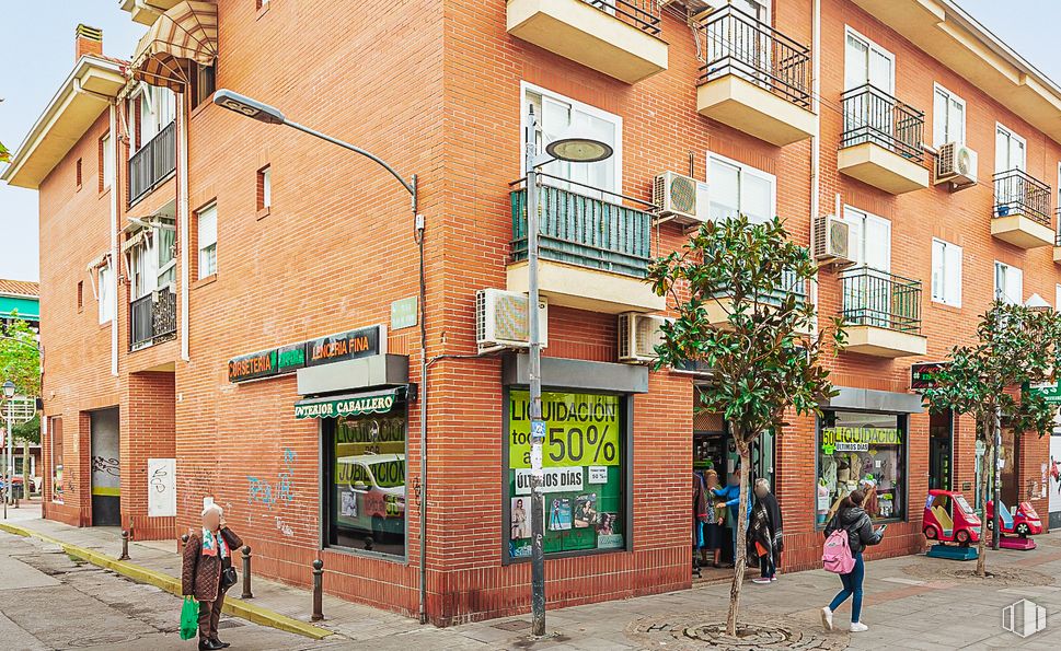 Local en alquiler en Calle Mayor, 4, Mejorada del Campo, Madrid, 28840 con persona, edificio, ventana, diseño urbano, accesorio, zona residencial, inmobiliario, casa, fachada y planta alrededor