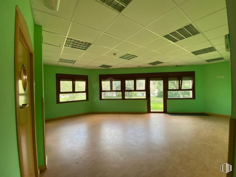 Retail for sale at Carretera Navacerrada, El Boalo, Madrid, 28413 with window, fixture, hall, interior design, flooring, plant, ceiling, wood, door and room around