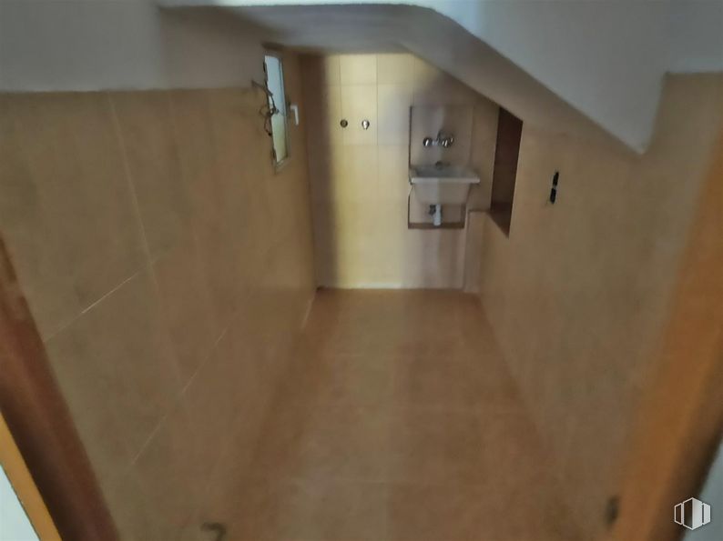 Local en venta en Calle Alicante, Getafe, Madrid, 28903 con edificio, casa, accesorio, madera, suelo, suelos, madera dura, tinte para madera, contrachapado y techo alrededor