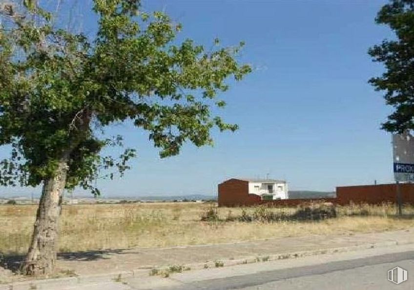 Land for sale at Cruz Río Sorbe, Humanes, Guadalajara, 19220 with house, building, plant, sky, ecoregion, tree, land lot, grass, landscape and plain around