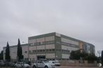 Industrial for sale at Polígono Los Olivos, Getafe, Madrid, 28906 with car, building, sky, cloud, wheel, tire, plant, vehicle, urban design and facade around