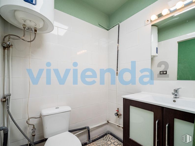 Local en venta en Calle Segovia, Arganzuela, Madrid, 28005 con mueble de baño, inodoro, espejo, propiedad, edificio, fregadero, blanco, luz, grifo y accesorios de fontanería alrededor