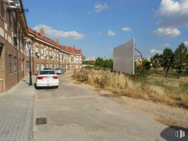 Land for sale at Calle Fuente, Torrejón del Rey, Guadalajara, 19174 with car, building, cloud, sky, plant, tire, window, vehicle, wheel and infrastructure around