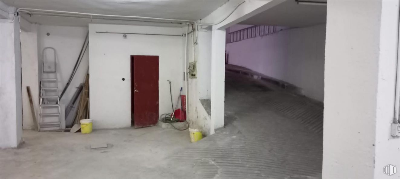 Local en venta en Calle Parador del Sol, Carabanchel, Madrid, 28019 con puerta, suelo, suelos, accesorio, gas, material compuesto, techo, hormigón, material de construcción y edificio alrededor