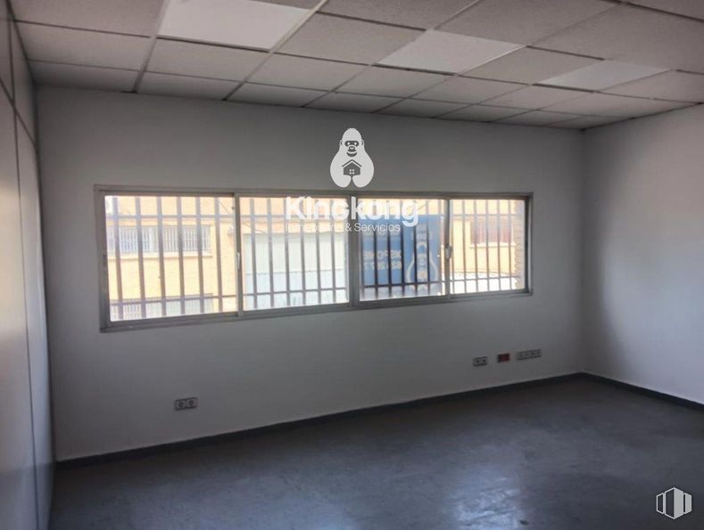 Industrial for sale at Zona industrial, Arganda del Rey, Madrid, 28500 with window, building, lighting, wood, floor, fixture, shade, flooring, ceiling and glass around