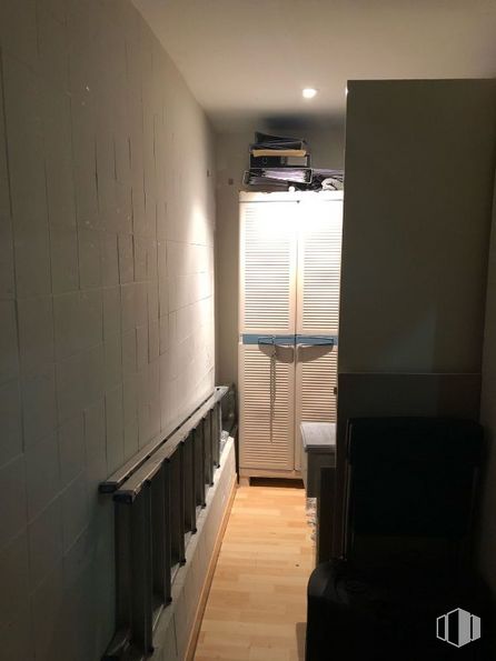 Local en alquiler y venta en Calle Alcobendas, 3, Leganés, Madrid, 28914 con silla, persiana de la ventana, madera, suelo, accesorio, suelos, edificio, madera dura, tintes y matices y techo alrededor