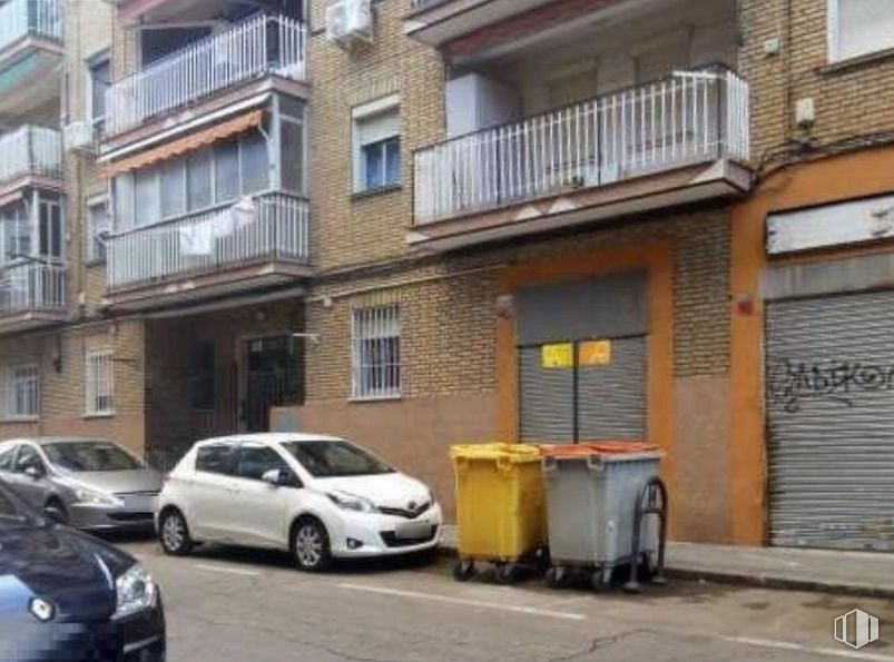 Local en venta en Zona Villaverde, Villaverde, Madrid, 28021 con coche, contenedor de basura, ventana, rueda, vehículo terrestre, neumático, luz de estacionamiento automotriz, vehículo, propiedad y edificio alrededor