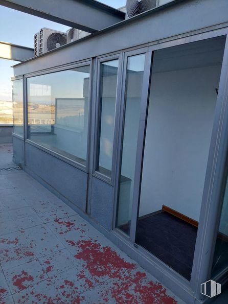 Oficina en venta en Calle Cerro del Murmullo, 13, Villa de Vallecas, Madrid, 28031 con ventana, edificio, sombra, madera, accesorio, puerta, pared, exterior automotriz, vidrio y fachada alrededor