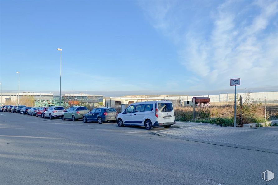 Suelo en venta en Cabo Trafalgar, 84, Arganda del Rey, Madrid, 28500 con coche, camioneta, luz de estacionamiento, cielo, nube, planta, vehículo, vehículo de motor, luz de la calle y asfalto alrededor