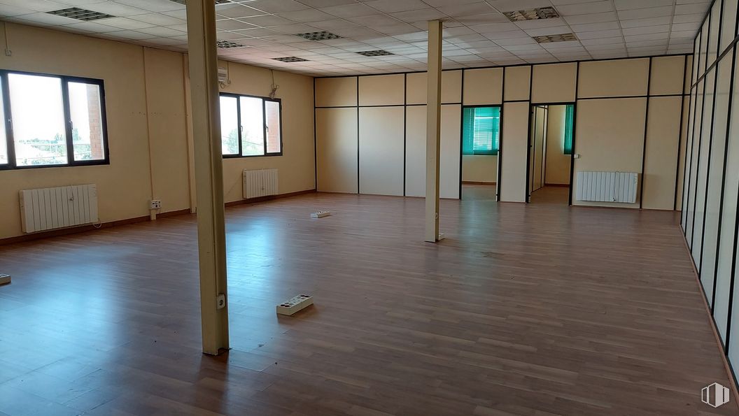 Office for rent at Calle Gremio de los Canteros, 2, Segovia, 40195 with window, hall, fixture, building, wood, interior design, flooring, floor, hardwood and ceiling around