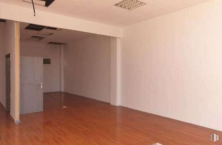 Retail for sale at Calle Virgen de la Vega, s/n, Cabanillas del Campo, Guadalajara, 19171 with door, wood, hall, interior design, flooring, floor, fixture, wood stain, laminate flooring and material property around