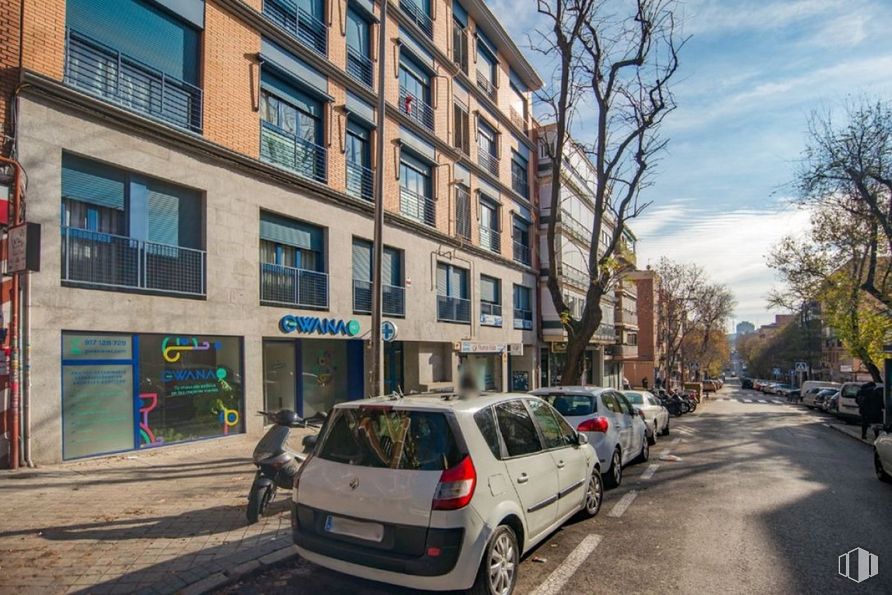 Local en venta en Calle Gutierre de Cetina, 19, Ciudad Lineal, Madrid, 28017 con coche, edificio, motocicleta, ventana, neumático, rueda, vehículo, cielo, nube y infraestructura alrededor