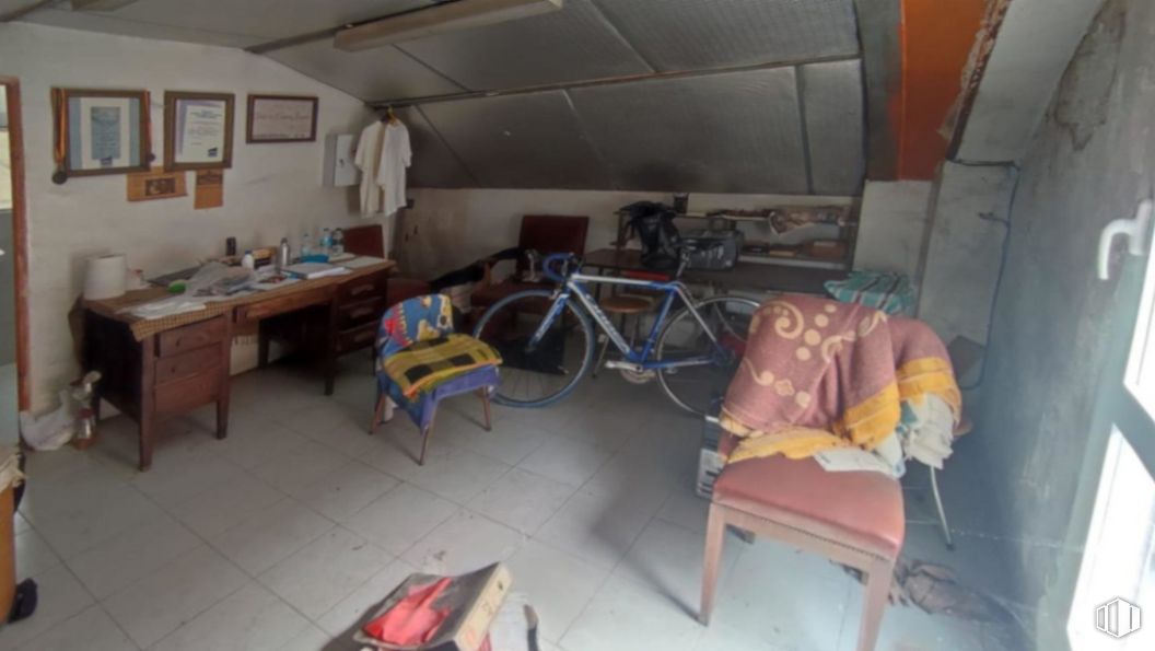 Nave en venta en Calle Río Sorbe, Guadalajara, 19004 con bicicleta, neumático, escritorio, silla, rueda, mueble, mesa, rueda de bicicleta, marco y interiorismo alrededor