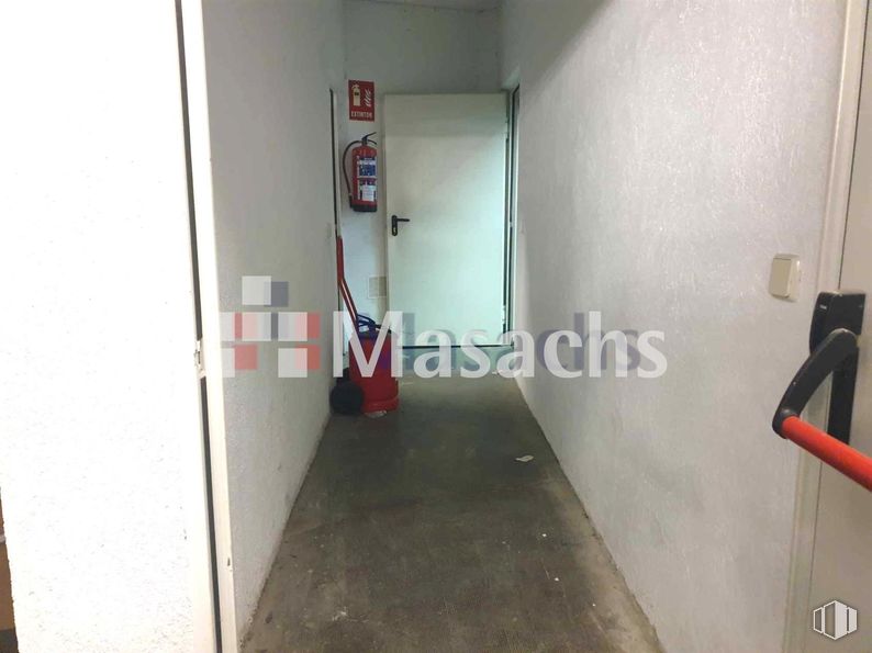 Retail for sale at Zona metropolitana, Coslada, Madrid, 28020 with door handle, floor and flooring around