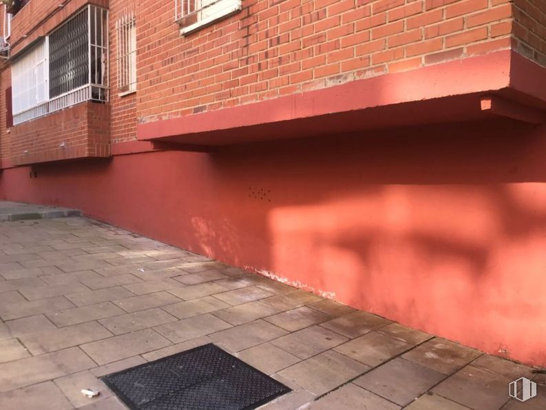 Local en venta en Paseo del Sol, Meco, Madrid, 28880 con ventana, luz, edificio, madera, albañilería, superficie de carretera, ladrillo, naranja, rectángulo y gris alrededor