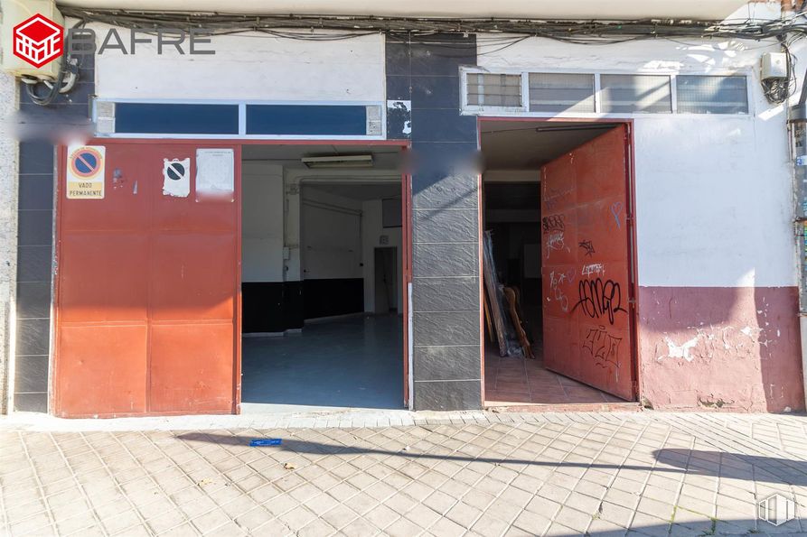 Retail for sale at Zona Carabanchel, Carabanchel, Madrid, 28025 with door, composite material, concrete, building material, gate, home door and paint around